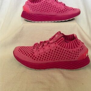 NOBULL Diamond Knit Runner Unisex Size W 8.5/M 7 Running, Gym Shoe Hot Pink